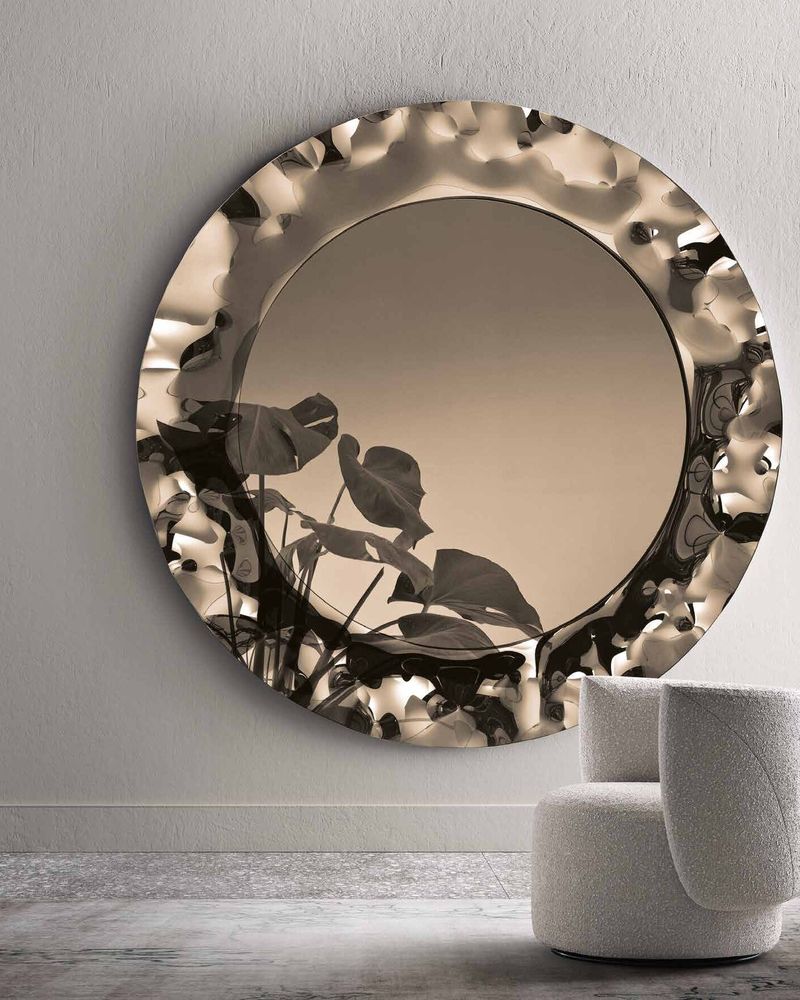 Garda round mirror in bronze with a rippled glass frame